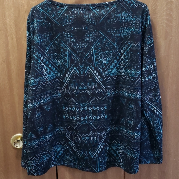 Long sleeved geometric patterned blouse - Picture 3 of 3